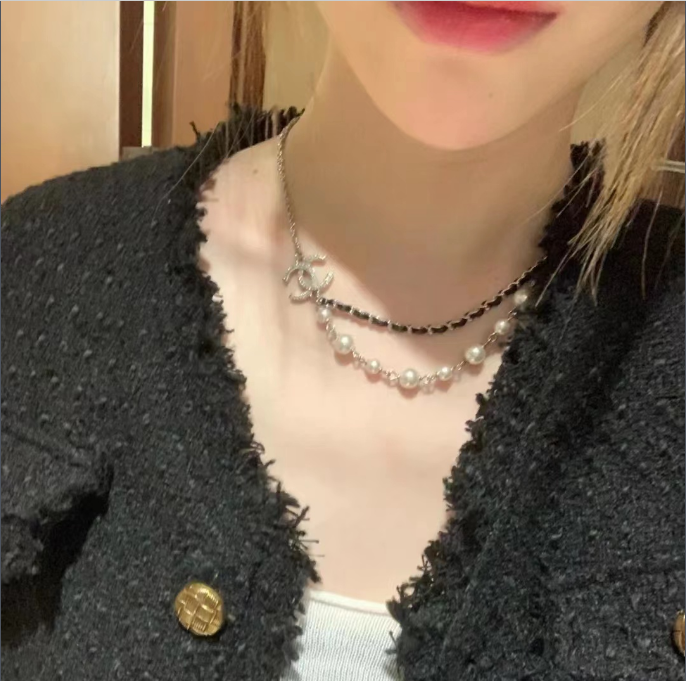 Collier chaîne en cuir double perle