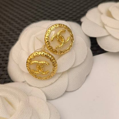 Pendientes de botón redondos bañados en oro vintage