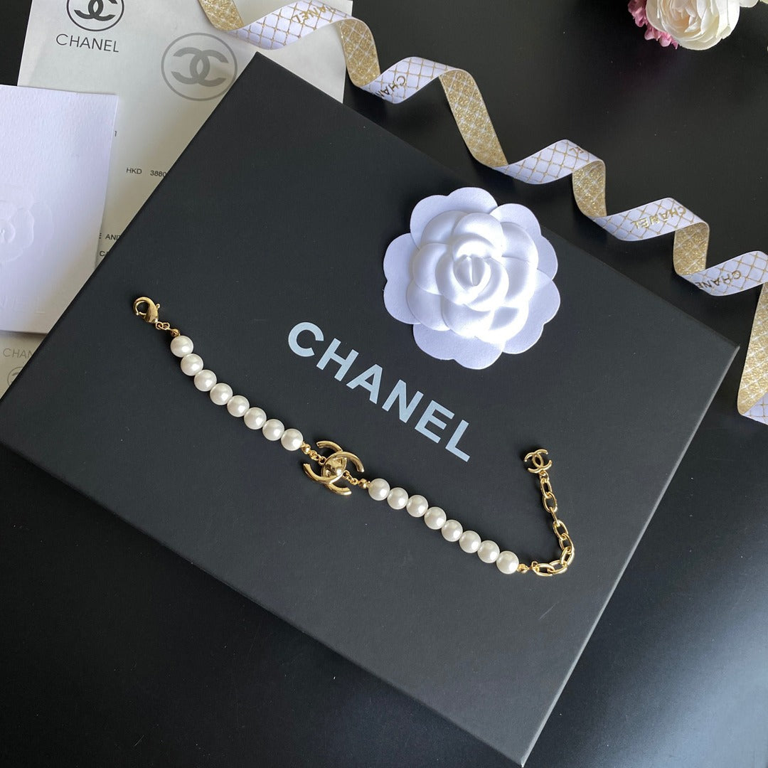 Pulsera de perlas doble C
