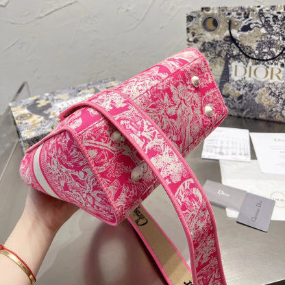 Lady D-Lite Shoulder Bag