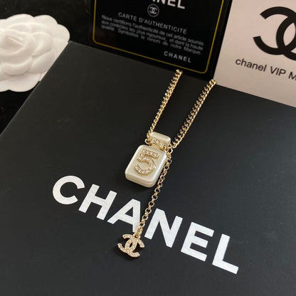 Collar de Perfume con Perlas