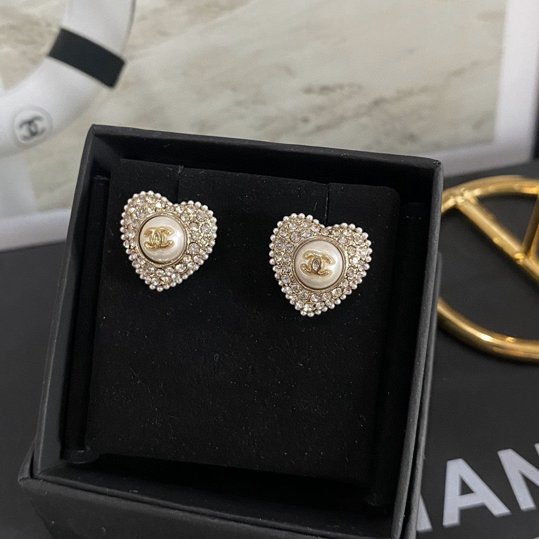 Pendientes de botón vintage con forma de corazón y diamantes