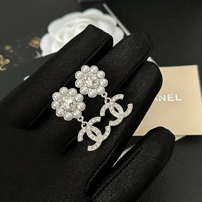 Pendientes de Perlas, Diamantes y Flores