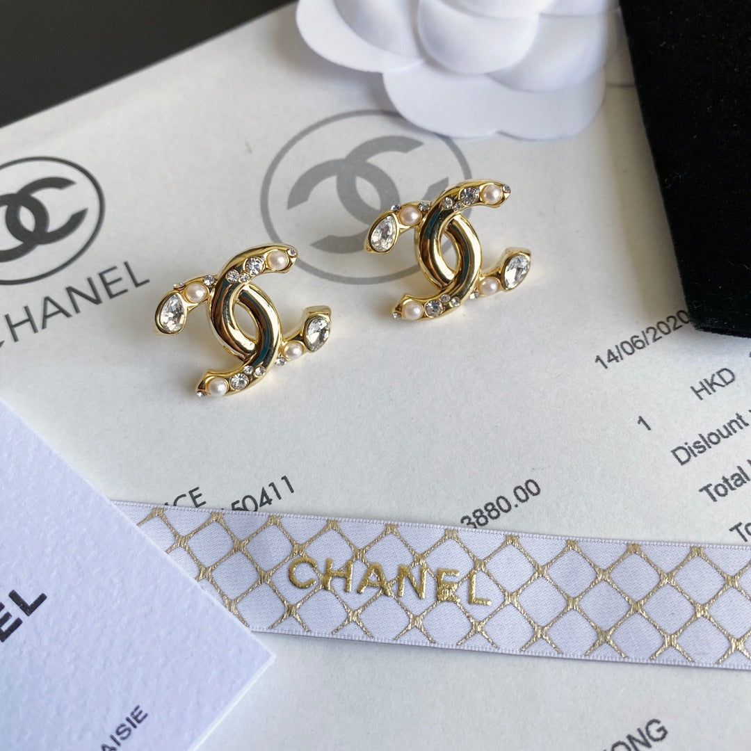 Boucles d'oreilles tendance avec perles et diamants