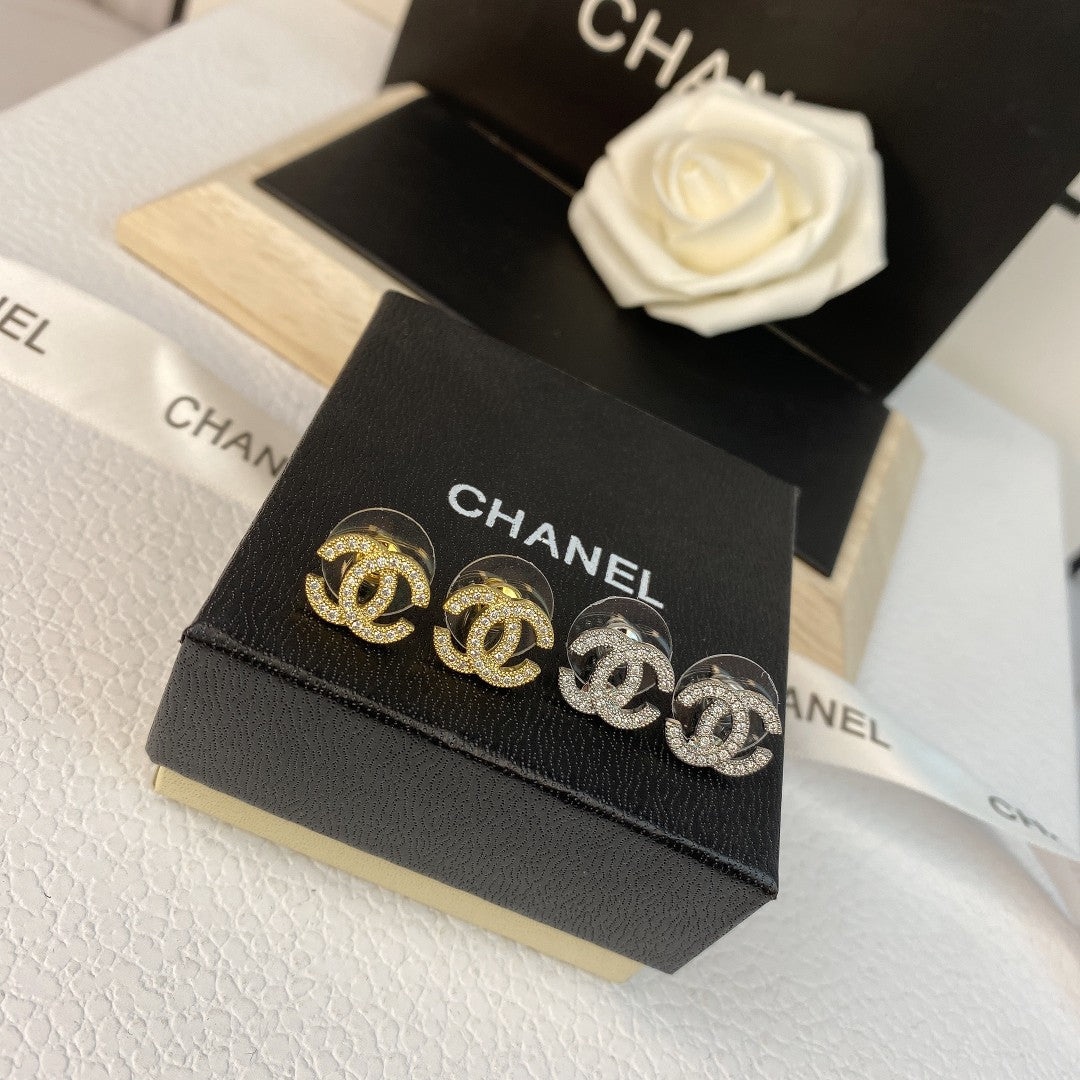 Pendientes clásicos de diamantes
