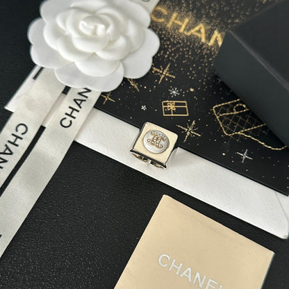 Bague ouverte blanche vintage
