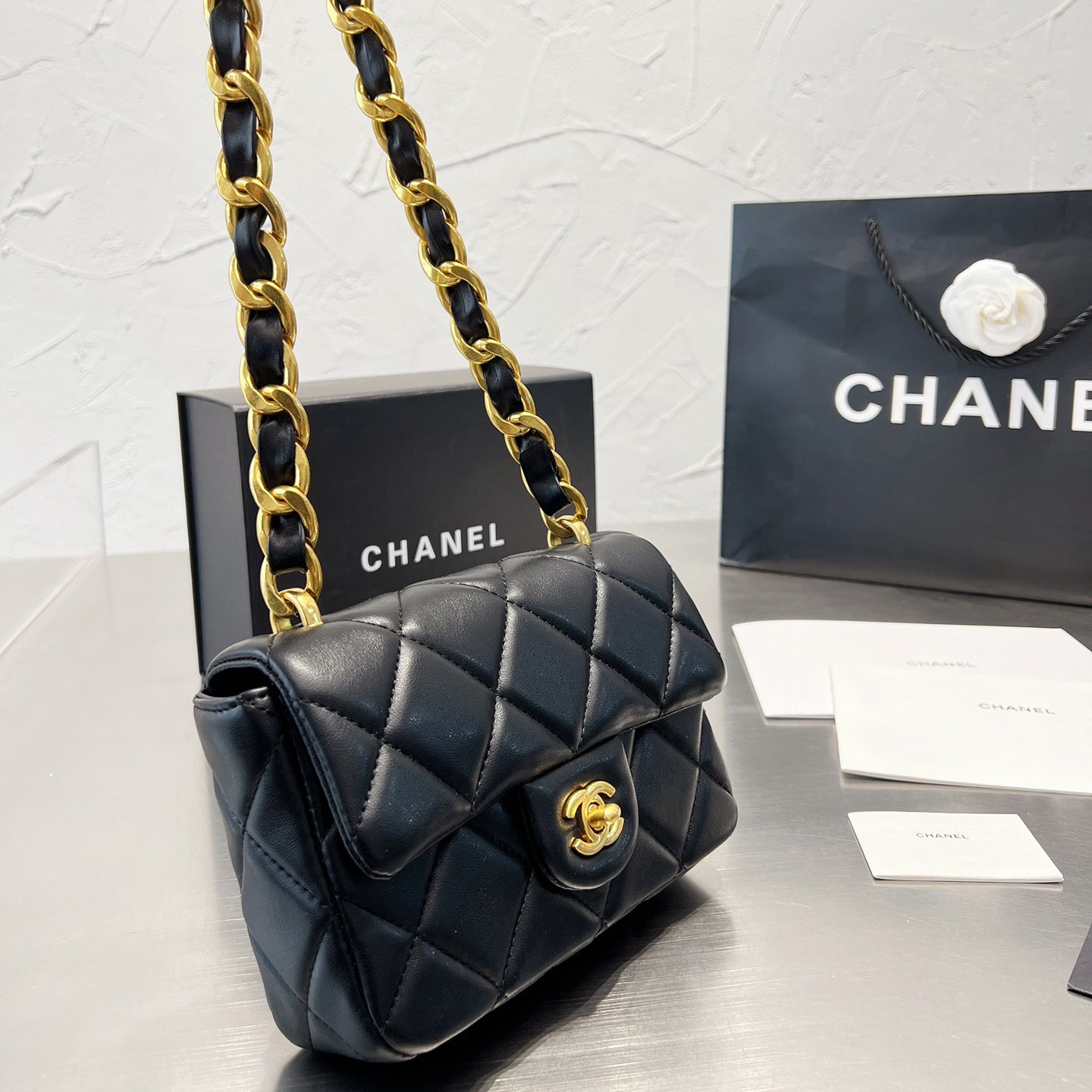 Mini Bolso de Hombro con Cadena