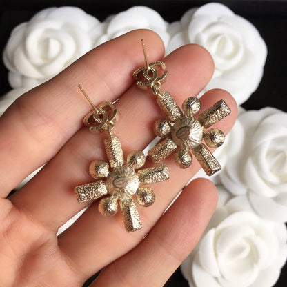 Pendientes de perlas con diamantes cuadrados y temperamento