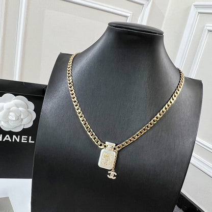 Collar de Perfume con Perlas