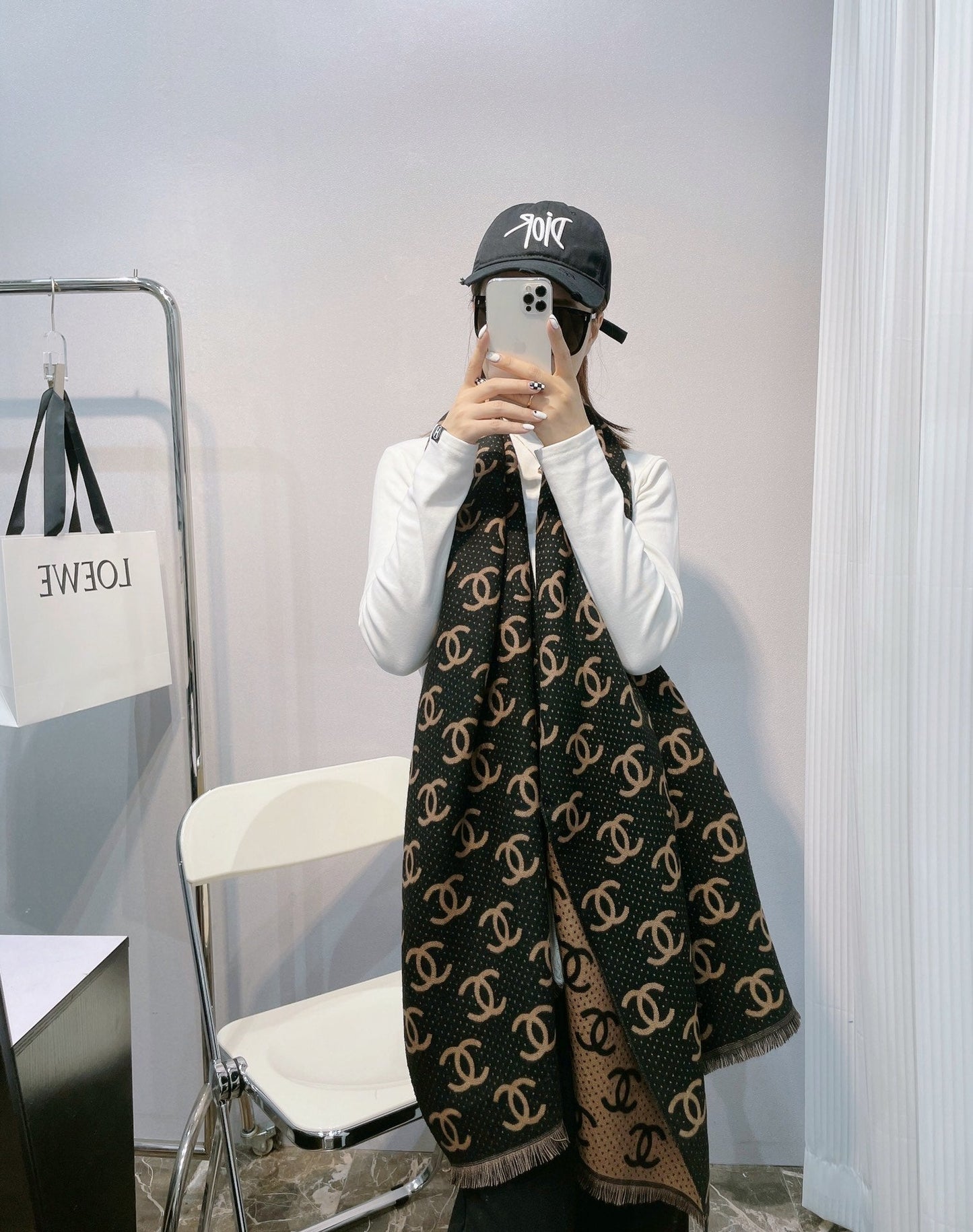 Bufanda pequeña jacquard con logo de temperamento y borde roto
