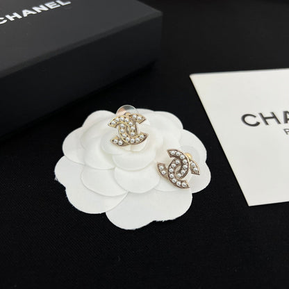 Boucles d'oreilles clous alphabet perles de qualité supérieure