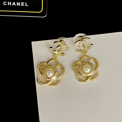 Boucles d'oreilles fleur diamant et perle