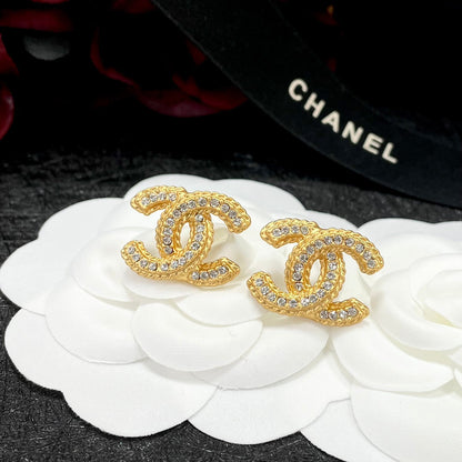 Pendientes de oro con diamantes engastados