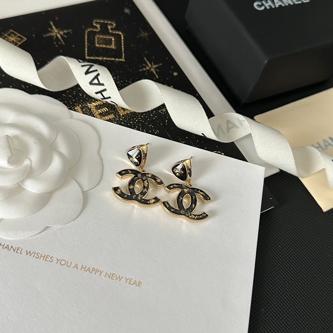 Pendientes vintage negros con hojas doradas