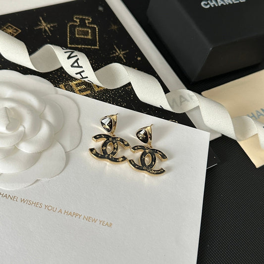 Pendientes vintage negros con hojas doradas
