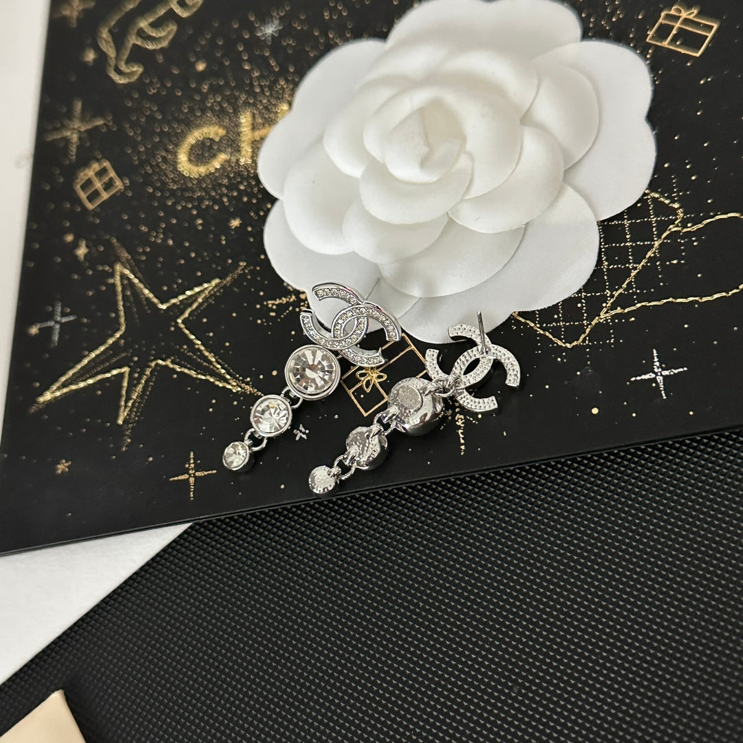 Boucles d'oreilles pendantes en diamants ronds