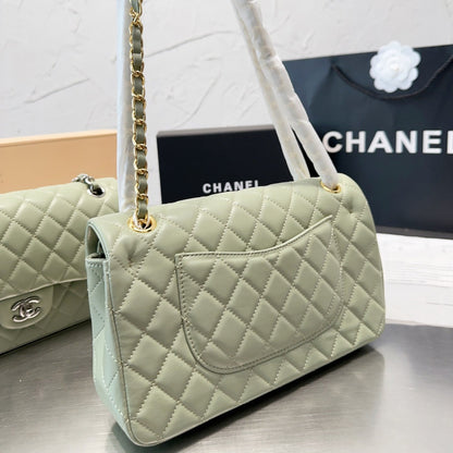 Bolso clásico de solapa de cuero