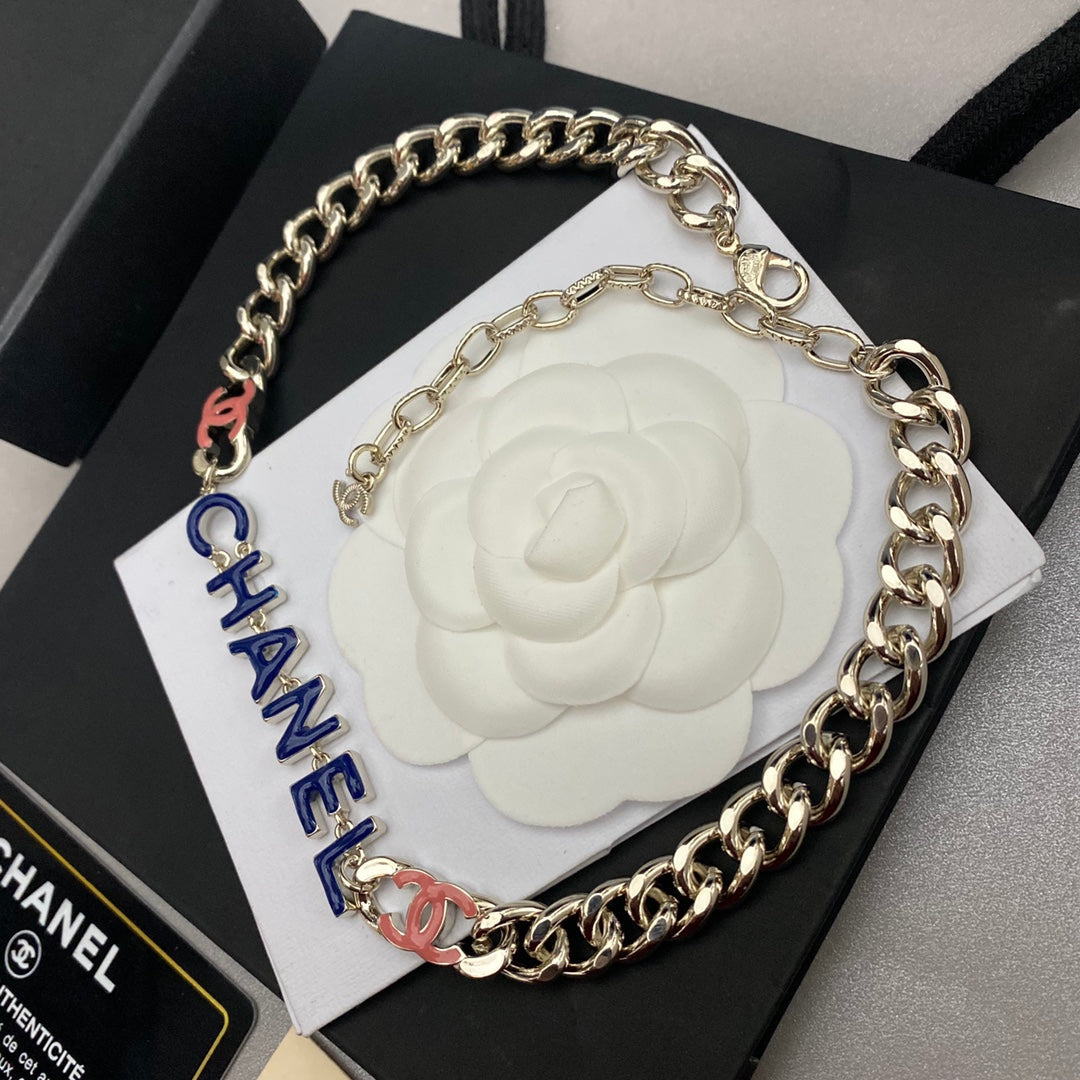 Collier logo à grosse chaîne