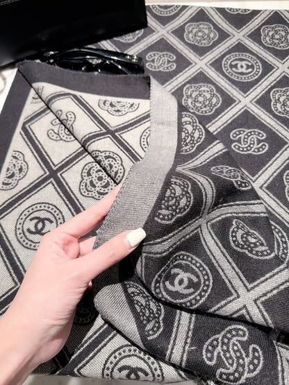 ✨ 2026 New Vintage Diamond Jacquard Cashmere Scarf – Refined Retro Elegance