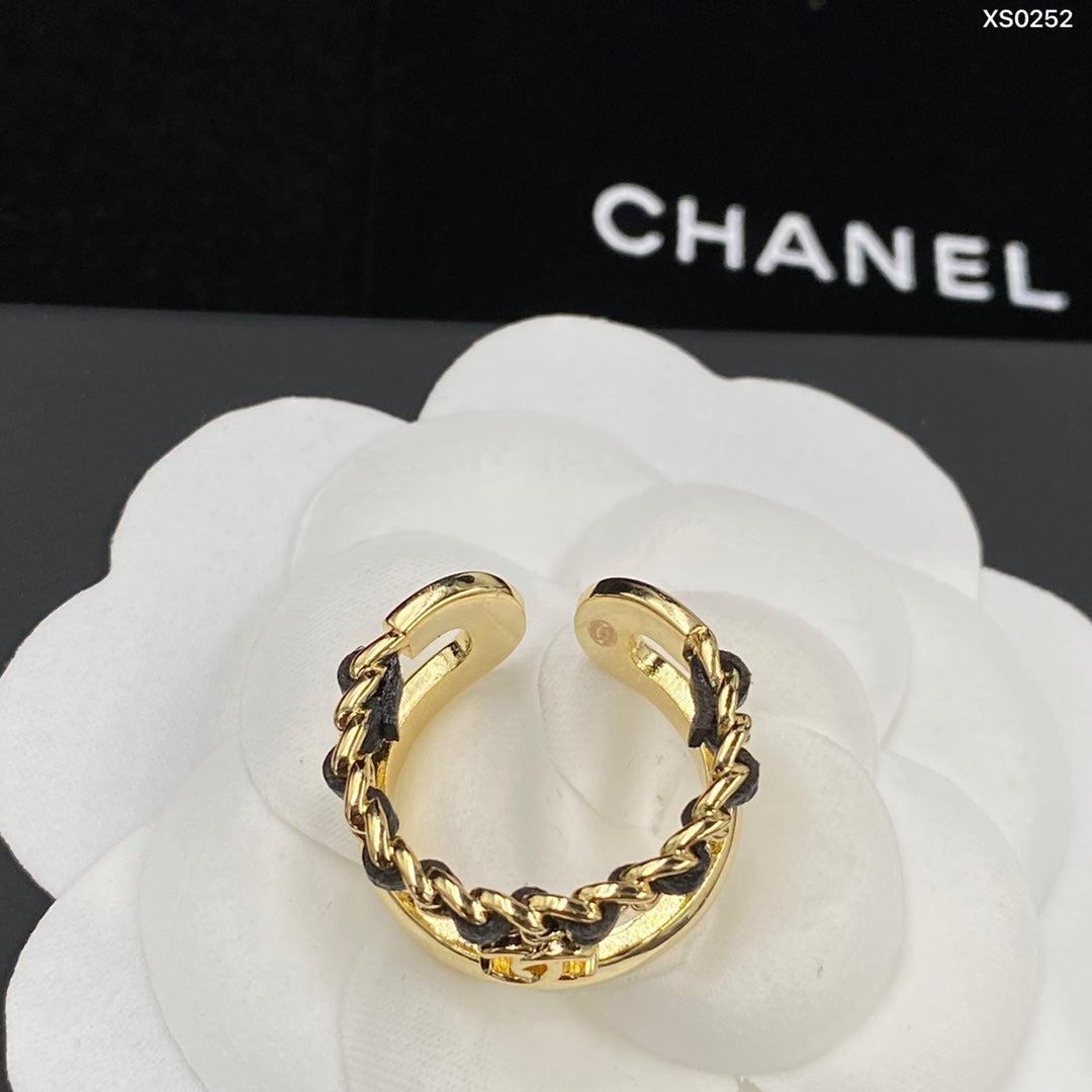 Bague ouverte en cuir avec cordon de tempérament