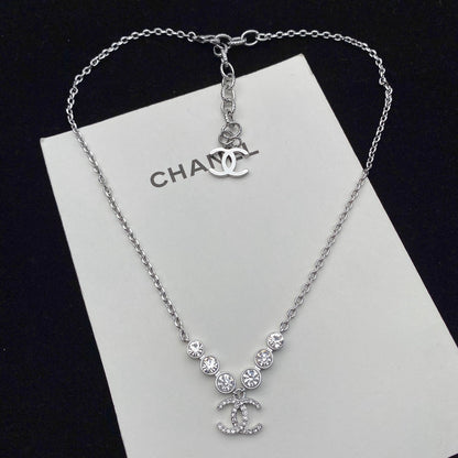 Juego de collar y pendientes de cristal de diamante