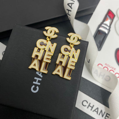 Boucles d'oreilles lettre logo en résine époxy