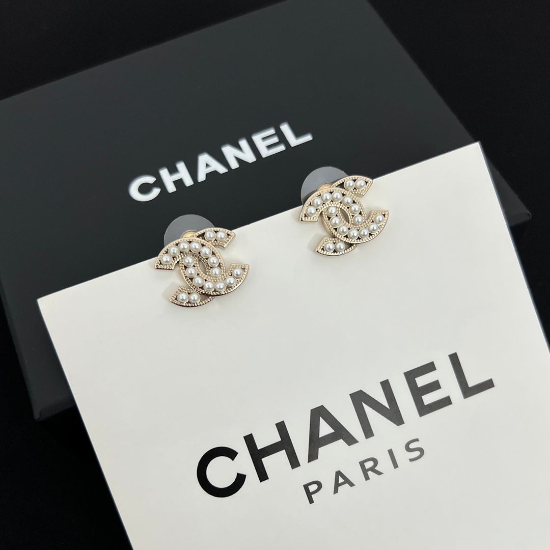 Boucles d'oreilles clous alphabet perles de qualité supérieure