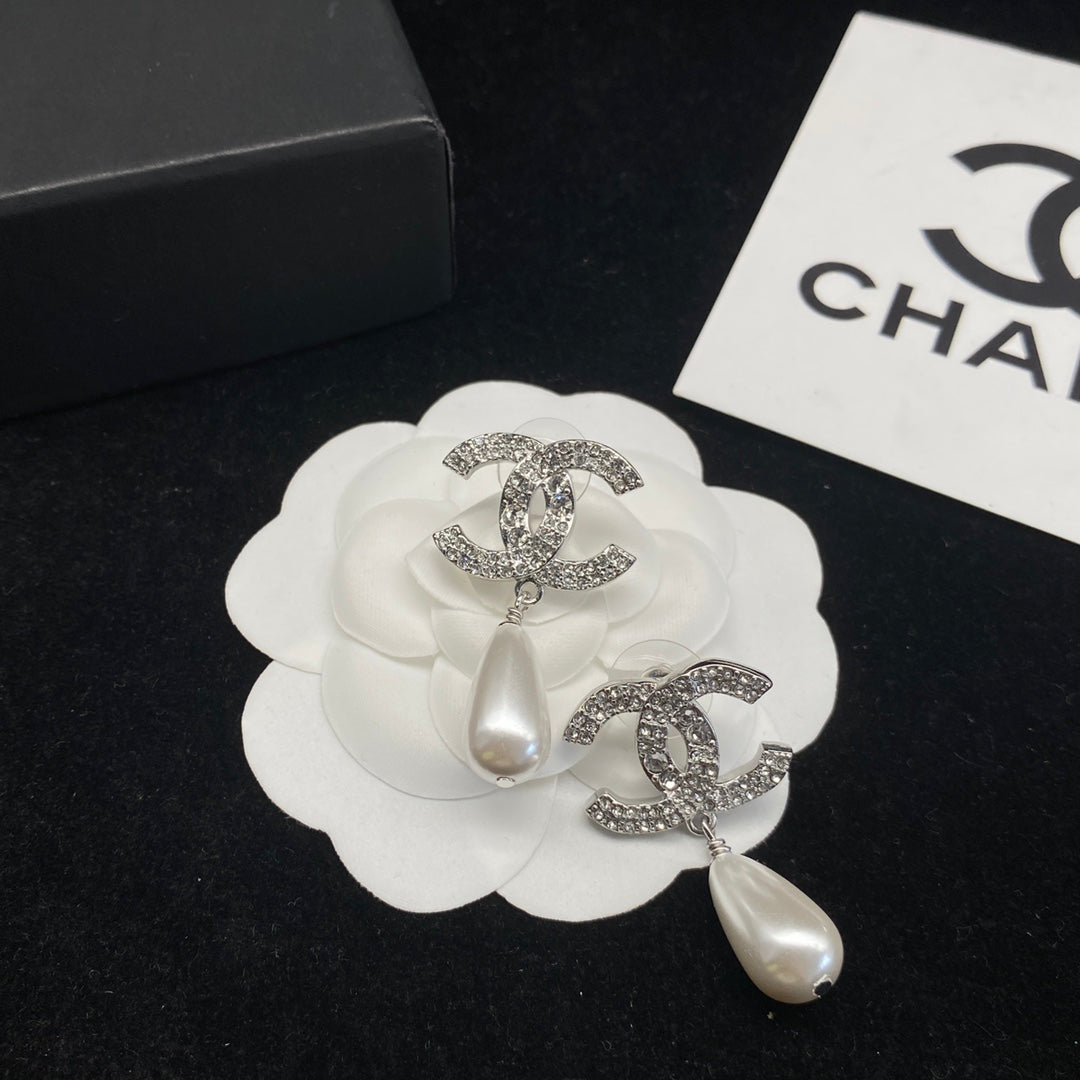 Boucles d'oreilles pendantes alphabet diamant et perles