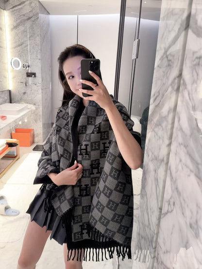 2026 New Checkered Cashmere Scarf – Elegant Autumn/Winter Essential