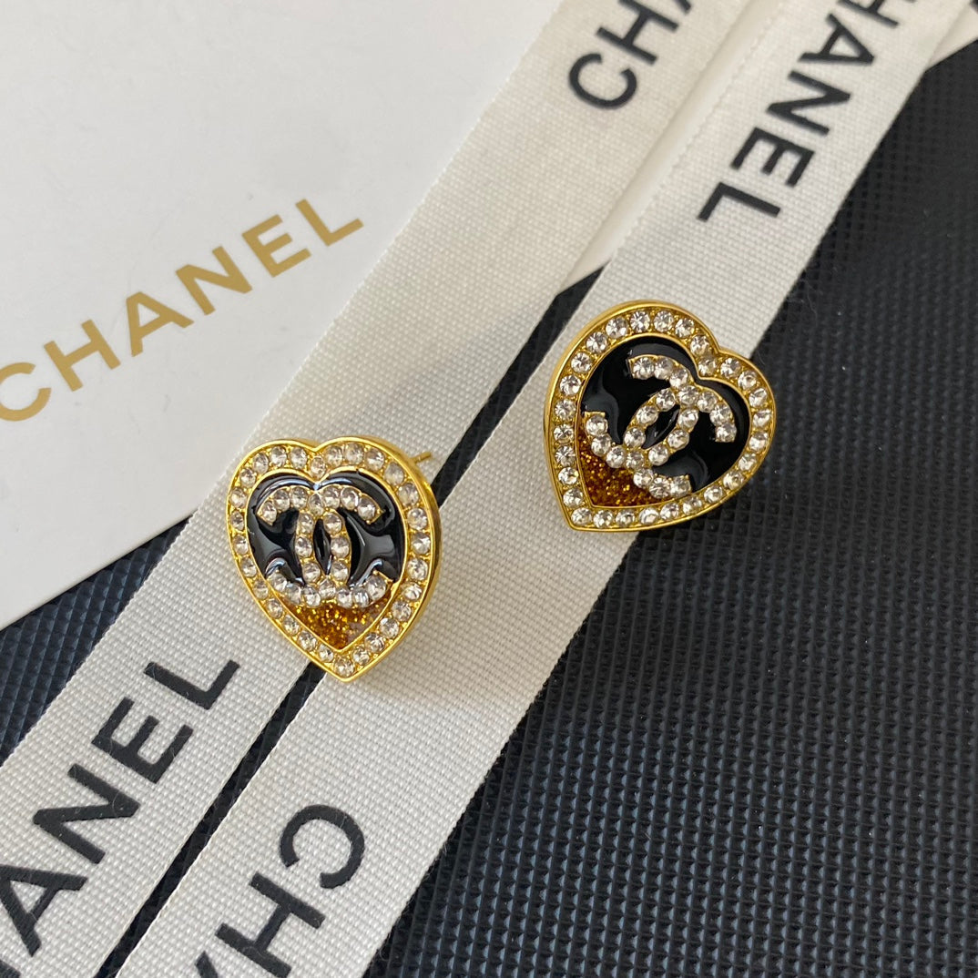 Boucles d'oreilles clous cœur à paillettes