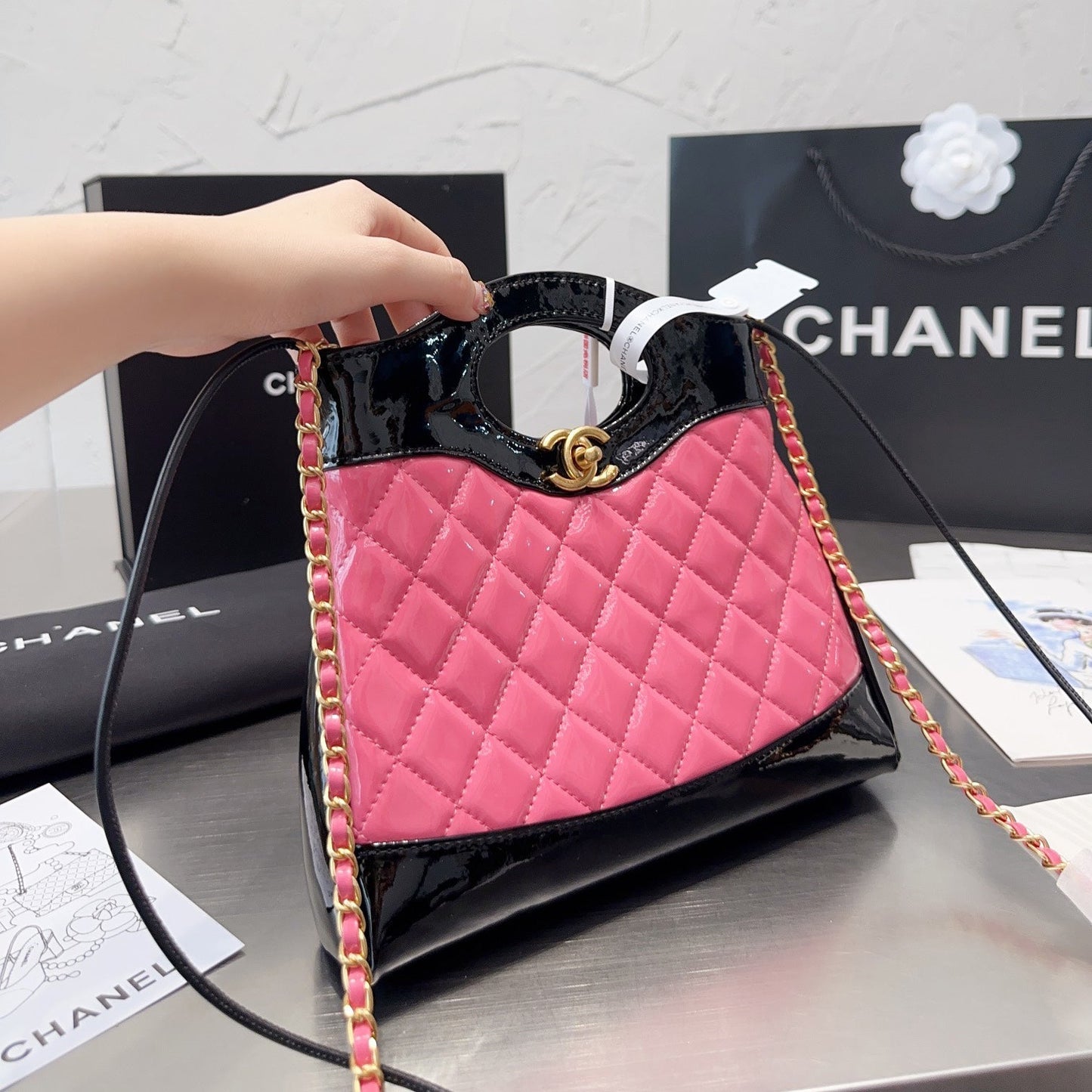 31 Bolso de compras de charol