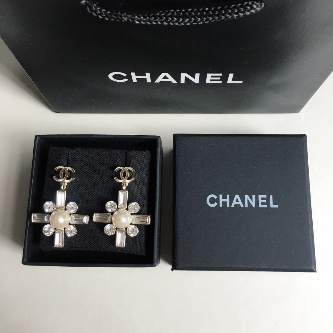 Pendientes de perlas con diamantes cuadrados y temperamento