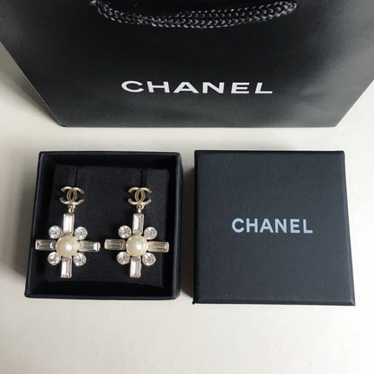 Pendientes de perlas con diamantes cuadrados y temperamento
