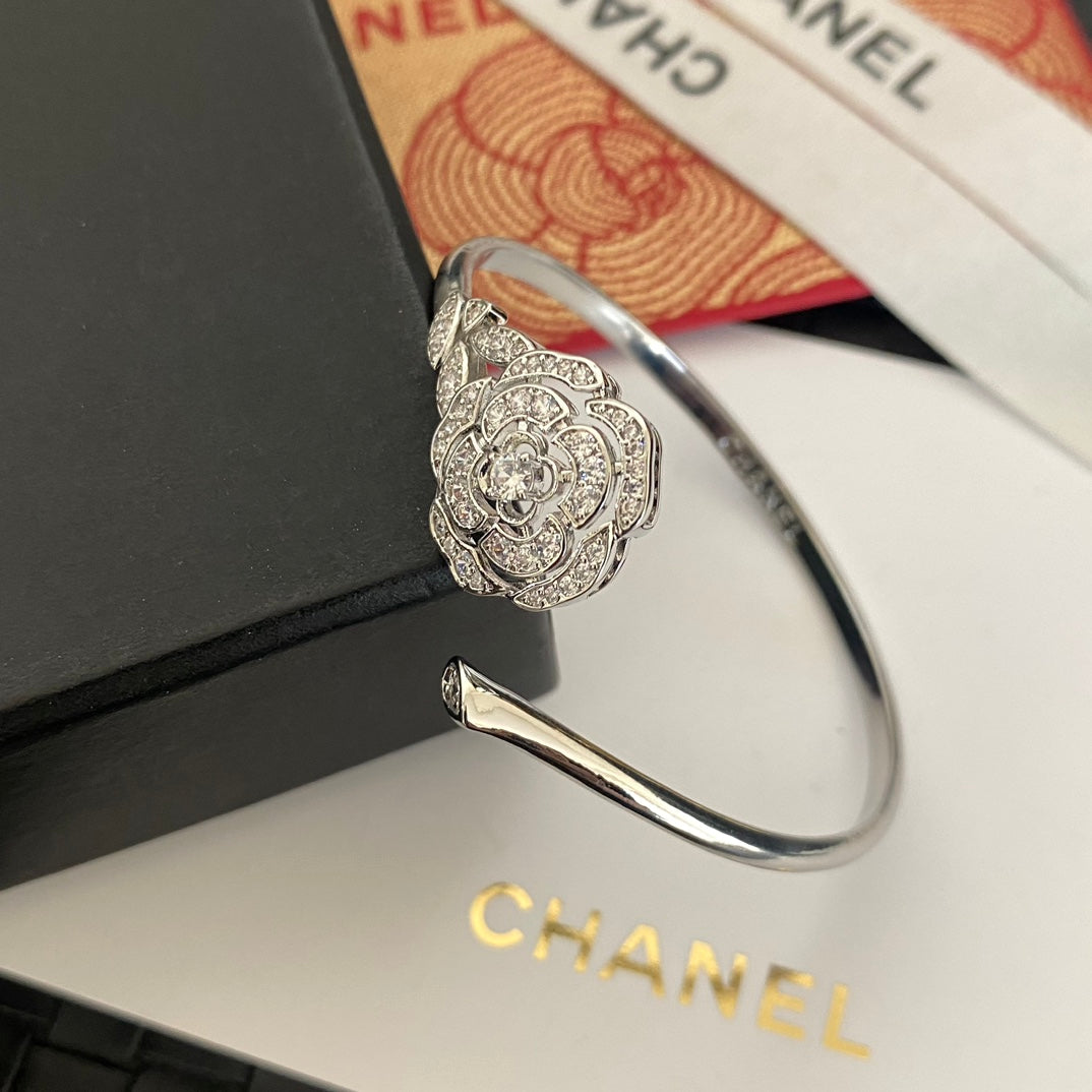 Bracelet manchette Camellia Diamond