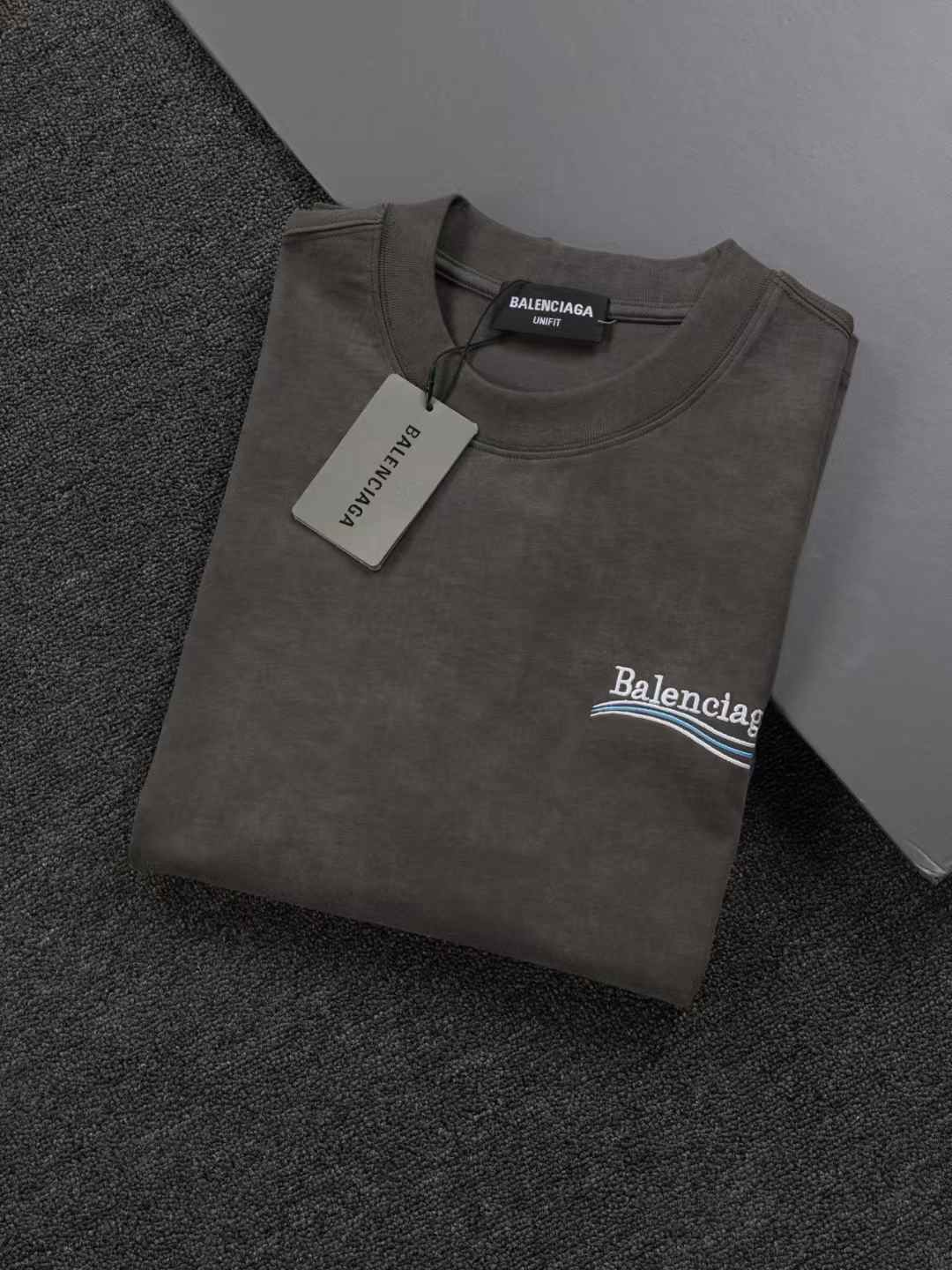 T-shirt aux couleurs tendance
