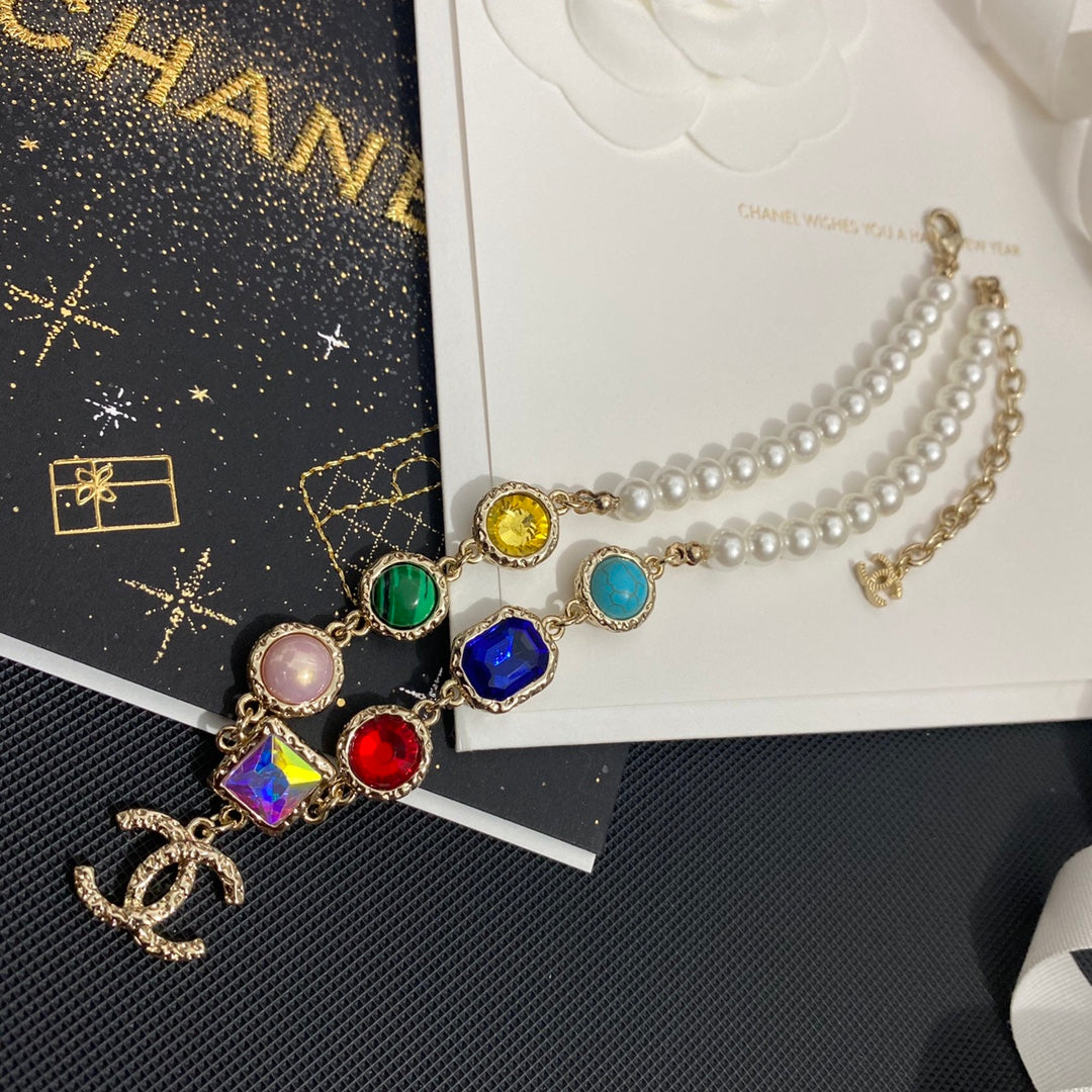 Collar de Perlas con Dije de Cristal Colorido
