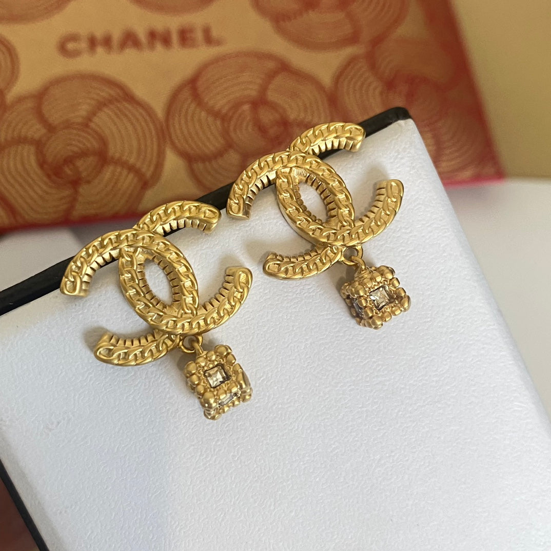 Boucles d'oreilles en bronze doré antique