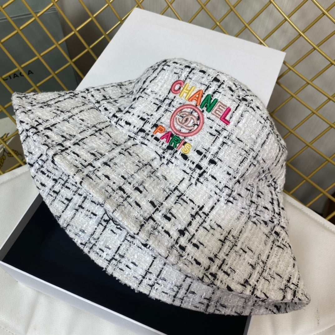 Bob brodé coloré et tendance