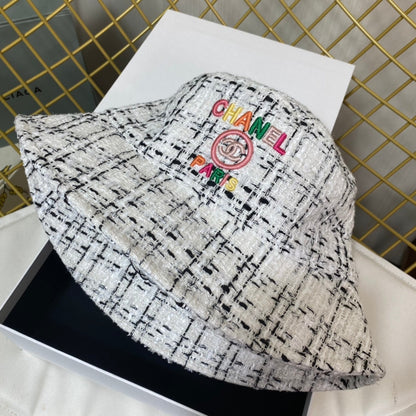 Bob brodé coloré et tendance