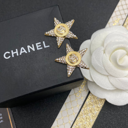 Boucles d'oreilles clous étoiles en zircon étincelant