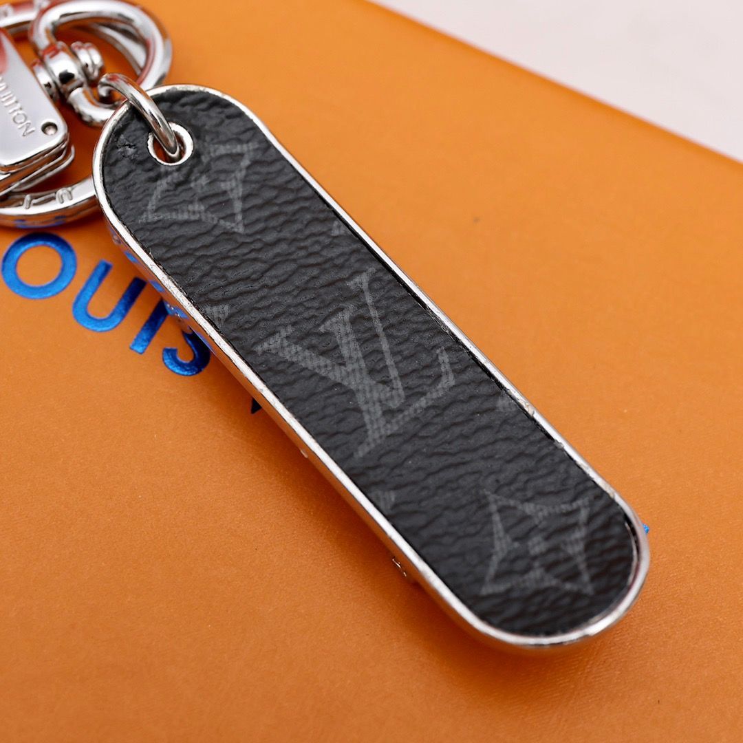 Porte-clés Monogram Skateboard en cuir