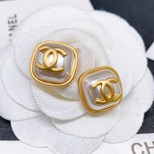 Pendientes de perlas cuadrados