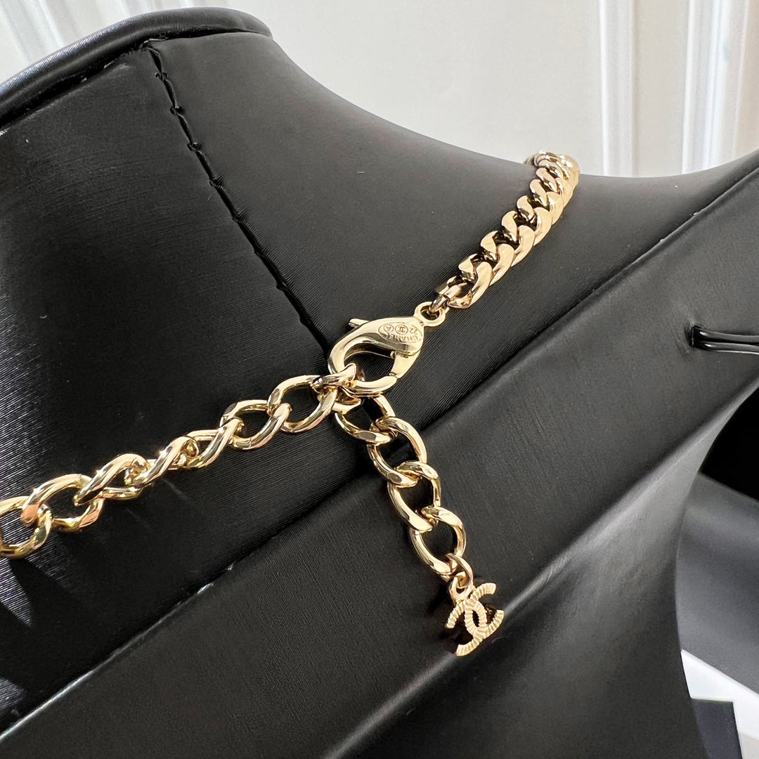 Collar de Perfume con Perlas