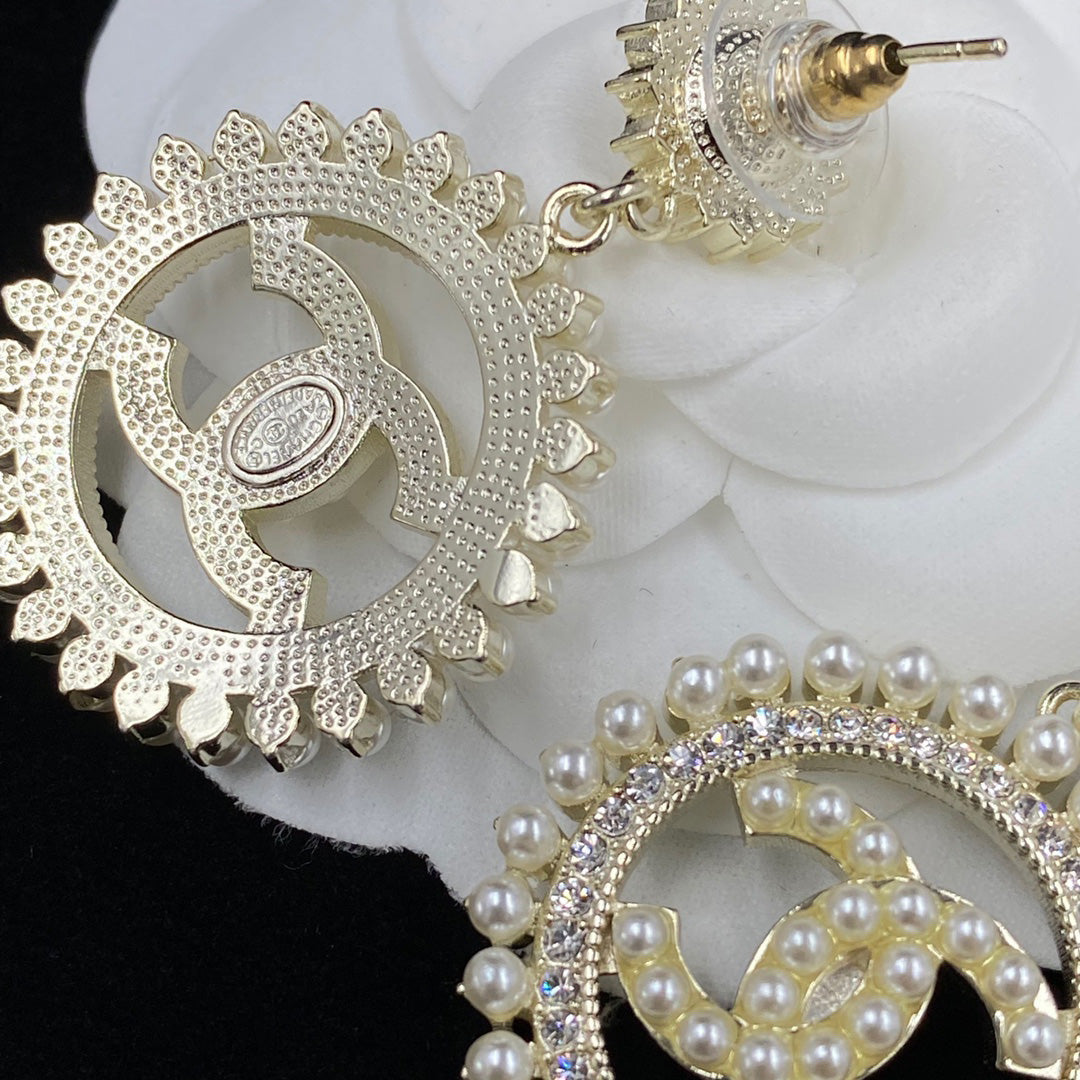 Pendientes de Perlas y Diamantes con Temperamento