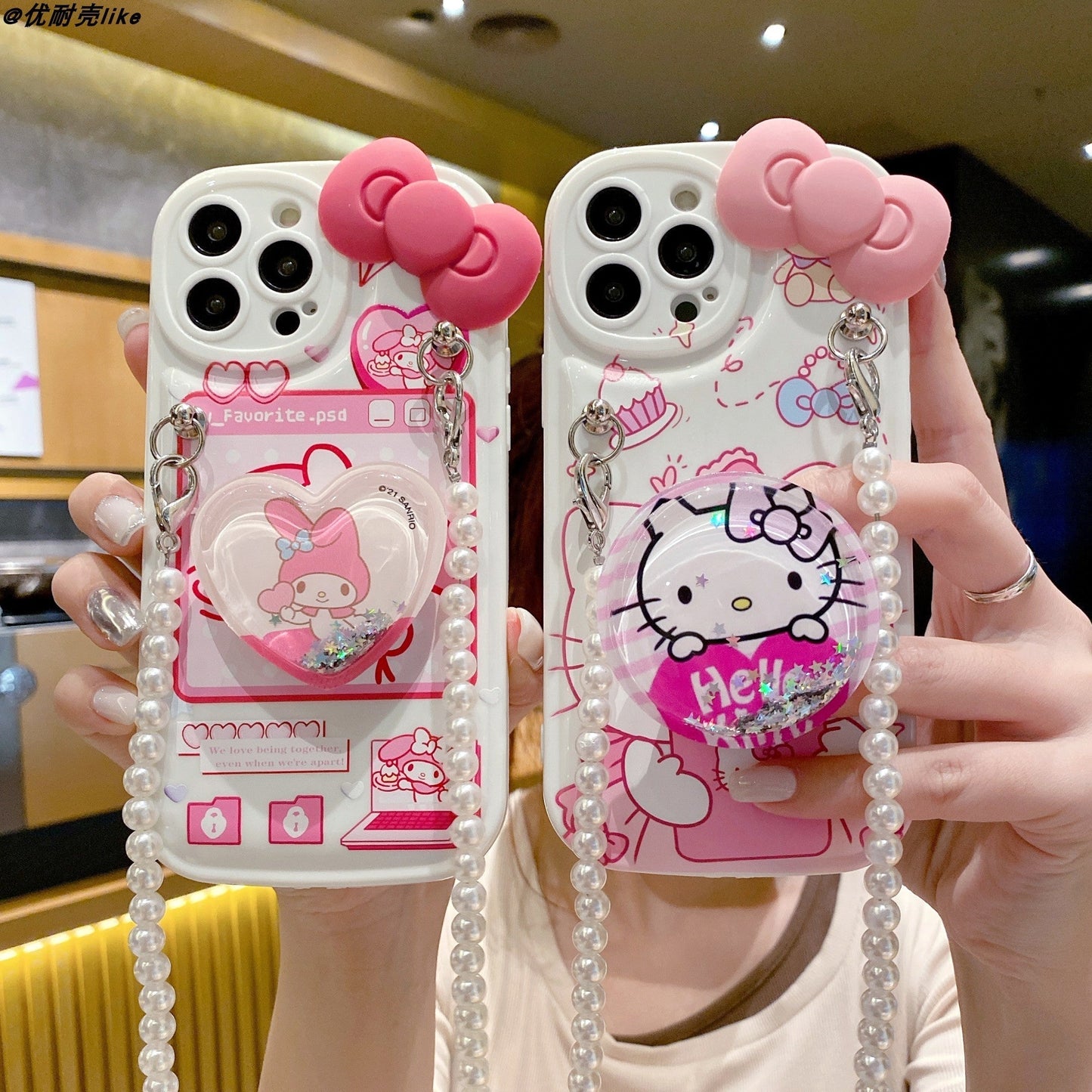 Estuche rosa con diseño de dibujos animados