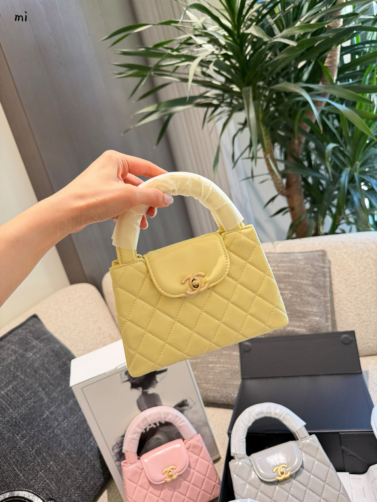 Classic Kelly-Style Chain Bag | Timeless Elegance