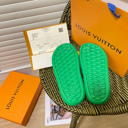 Fashion Embossed Couple Slippers
