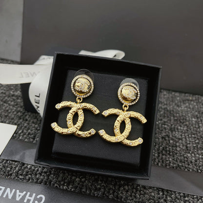 Pendientes metálicos con colgante de cristal