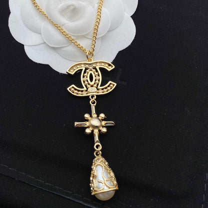 Collar de perlas conmemorativo destacado