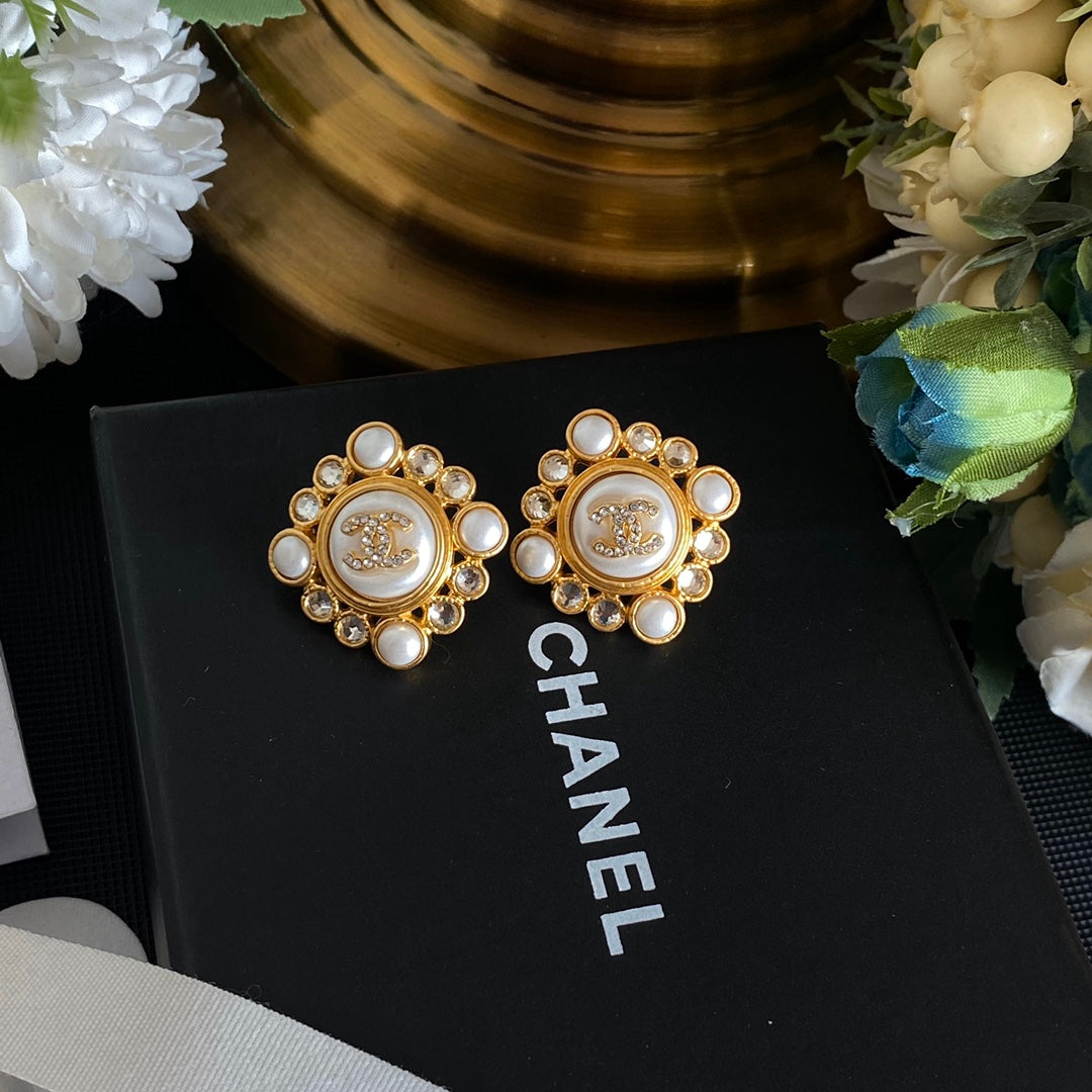Boucles d'oreilles clous vintage Perle de cristal